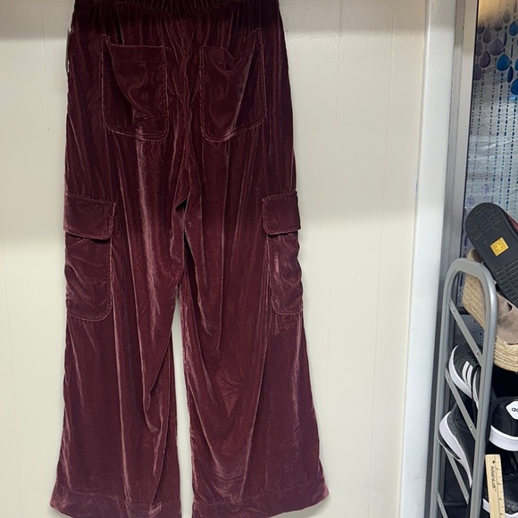 Universal Thread Velour Maroon Wide Leg Pants - Picture 5 of 13